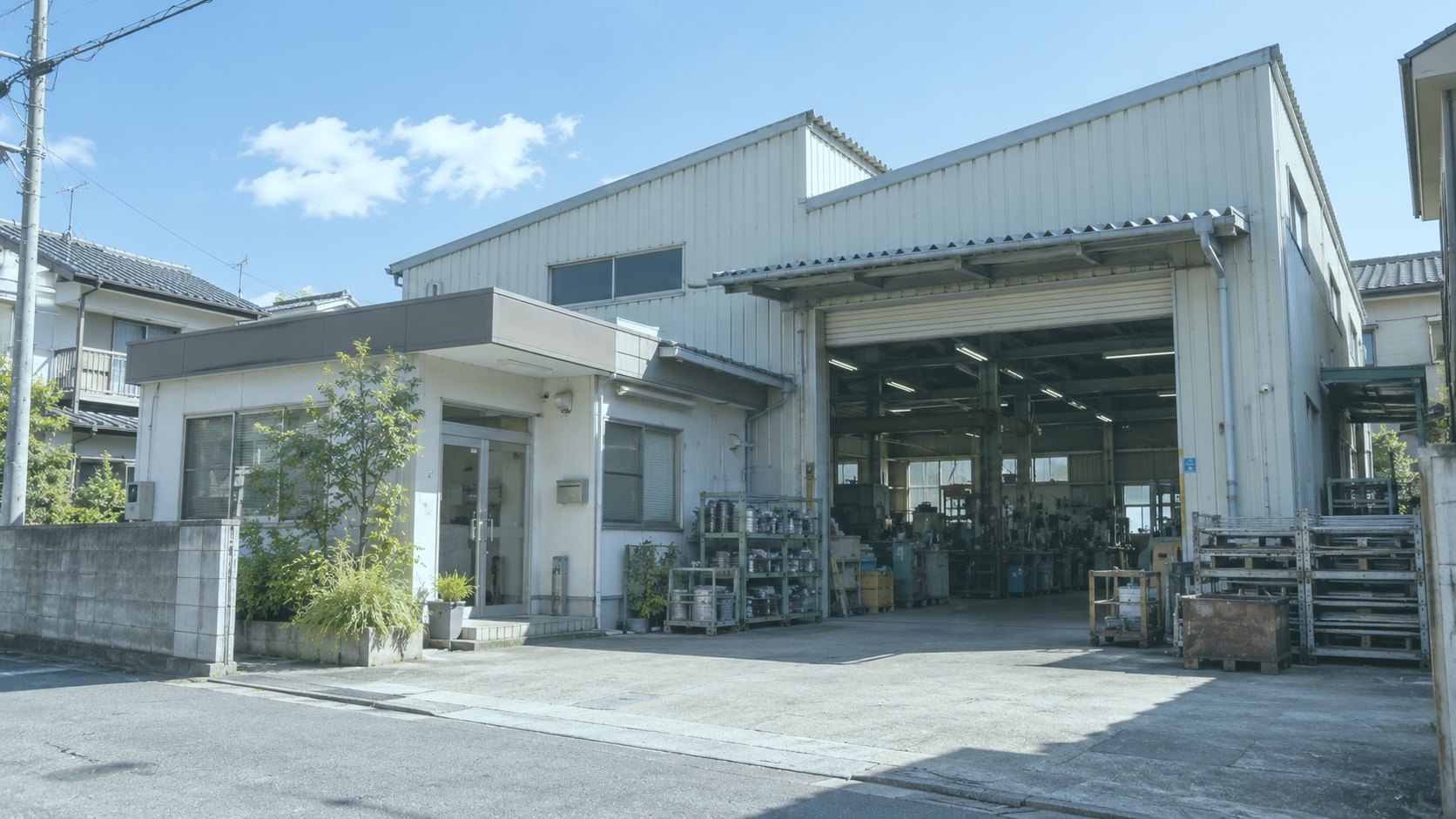 小さな工場の外観